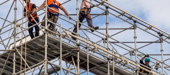 Can Scaffolding Survive Strong Winds and Storms?