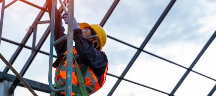 Scaffolding vs Ladders: Which is the Right Choice for Your Project?
